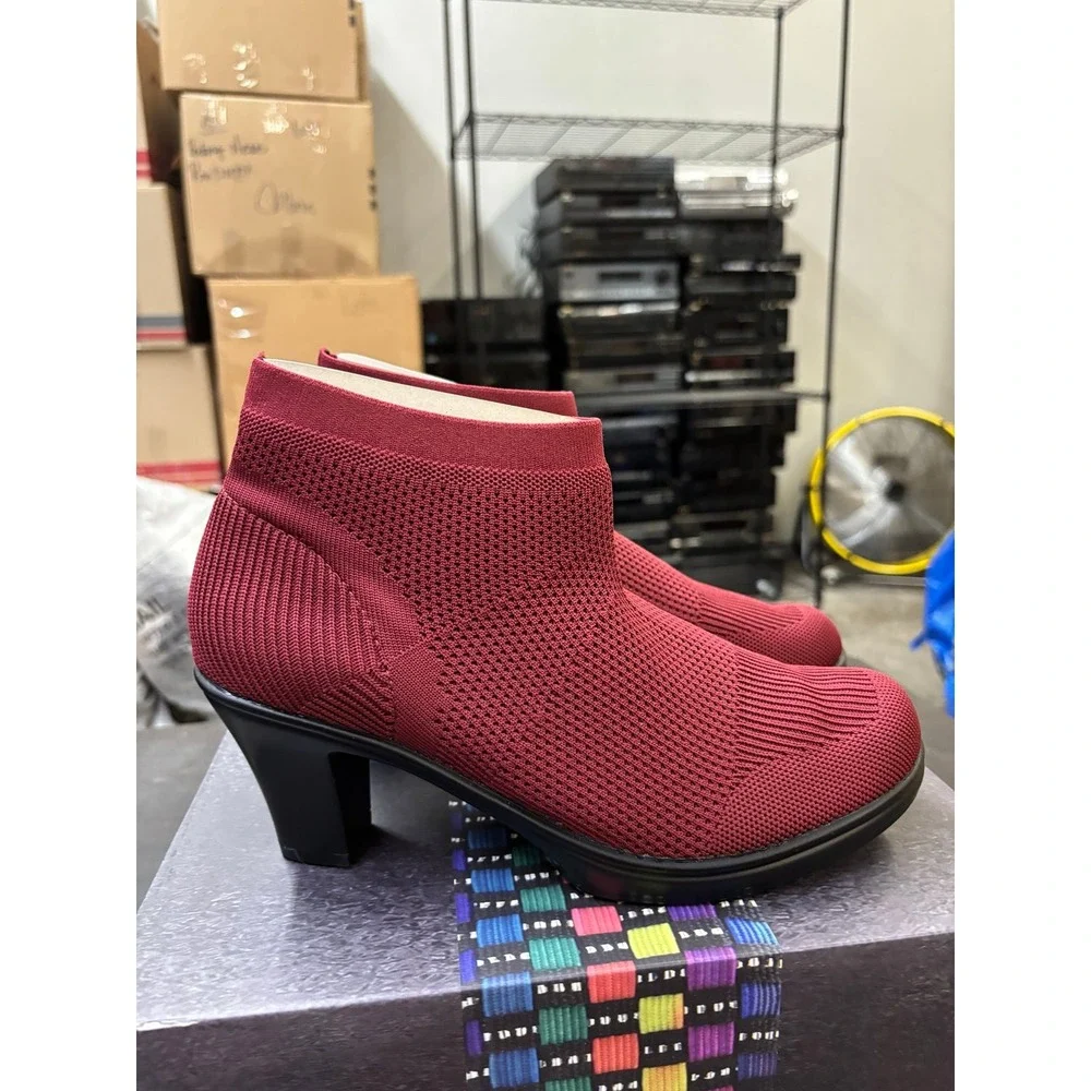 Bernie Mev Doll Burgundy Stretch Knit Ankle Boots Size 9.5-10 Womens